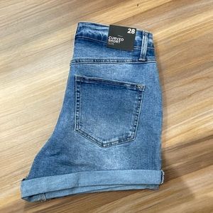 Forever 21 Curved Short High Rise Curvy Fit